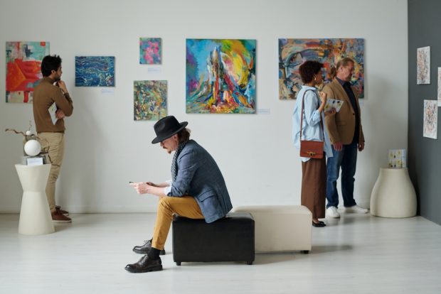 Care este diferenţa dintre arta modernă şi arta contemporană