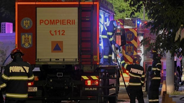 Singurul obiect neatins de foc, la Suceava, într-un incendiu care a mistuit o bucătărie. Proprietara a fost uimită