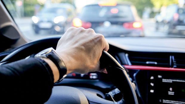 Un șofer din Cluj-Napoca îl caută pe proprietarul mașinii pe care a lovit-o: „Îmi cer scuze și aștept să mă contactezi”
