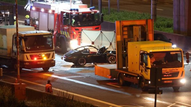Un român, șofer de amortizor de impact în Belgia, a scăpat cu viață după ce un star TV beat a intrat cu un Porsche de epocă în el: „Nu e primul accident, dar e cel mai grav”