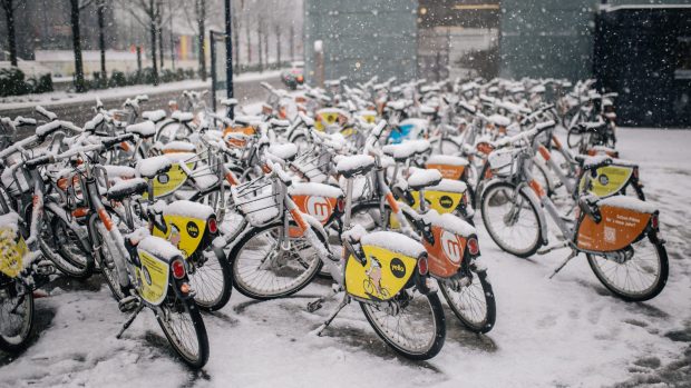 Doi români au furat biciclete de 910.000 de euro, care le-au fost furate când le-au trimis în România, din Austria, ca să fie vândute