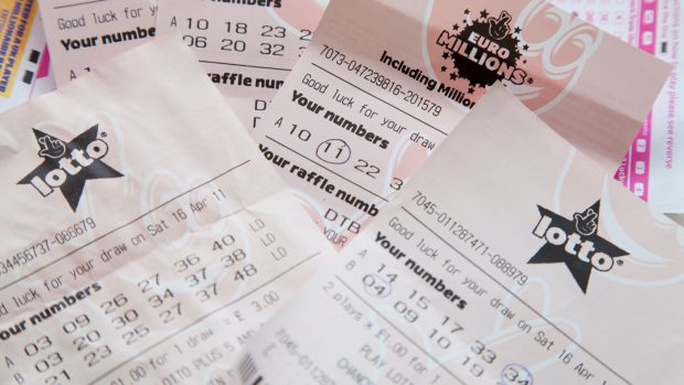 Un chinez a câștigat 820.000 de dolari la loteria companiei și șefii i-au cerut să împartă premiul cu colegii