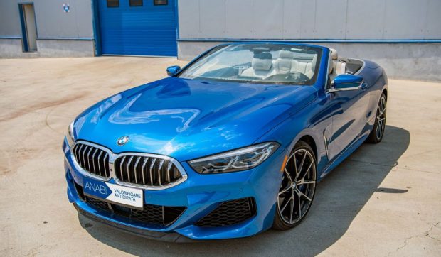 ANABI scoate la licitație un BMW M850i confiscat, pe care nimeni nu vrea să îl cumpere și i-a redus prețul cu 50%