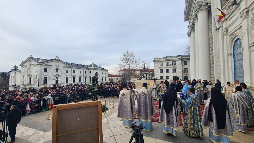 O premieră la slujba de Boboteză, gerul Bobotezei a fost înlocuit de ploaie