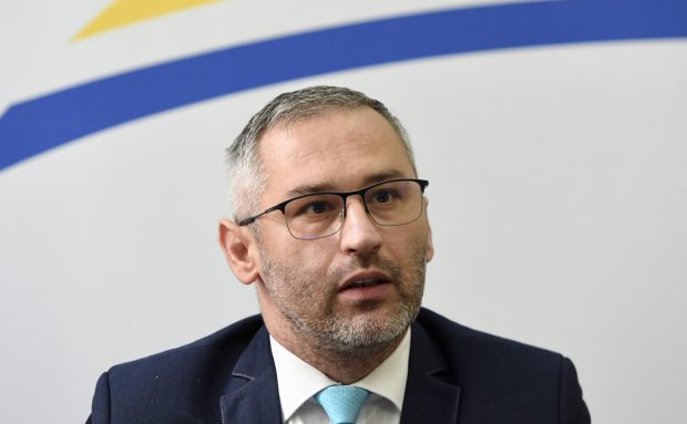 Bogdan Șchiop, lider sindical în administrația publică: „În acelaşi timp în care anunţă concedieri, se înfiinţează instituţii noi, agenţii noi, pur politice” | Interviu