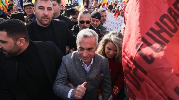 Călin Georgescu a fost înconjurat de mii de oameni la „Marea Horă a Unirii Neamului”: „Suntem legați pentru totdeauna ca frați și surori”