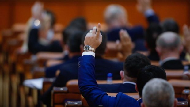 Conducerea Camerei Deputaților a adoptat Memorandumul pentru reducerea a 240 de posturi. Cine este în pericol 