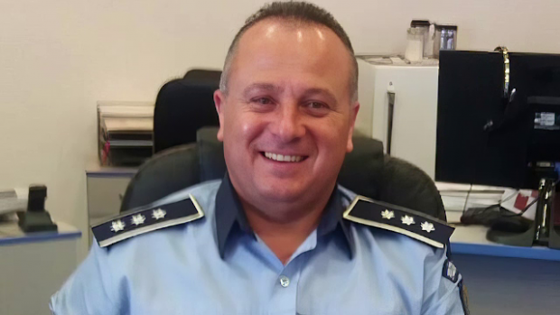 Cătălin Coman, polițistul pensionar din sectorul 5 care și-a amenințat vecina cu moartea, rămâne fără armele de foc. „Am devenit o ţintă pentru clanurile mafiote”