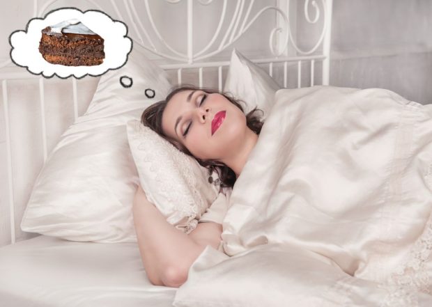 Ce înseamnă când visezi mâncare