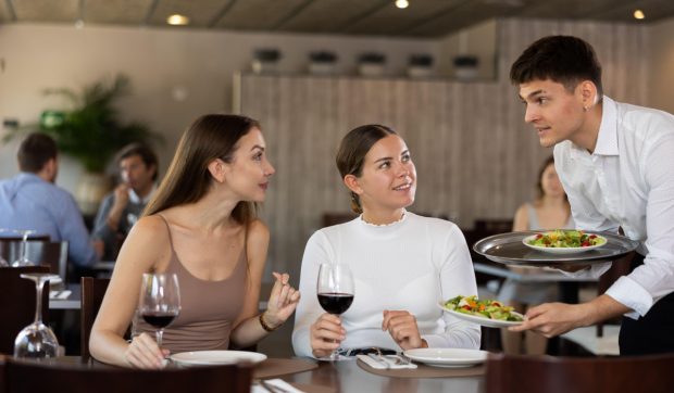 Cele mai bune restaurante din Marea Britanie pentru 2025: un local grecesc din Londra și un restaurant cu două stele Michelin din Nottingham