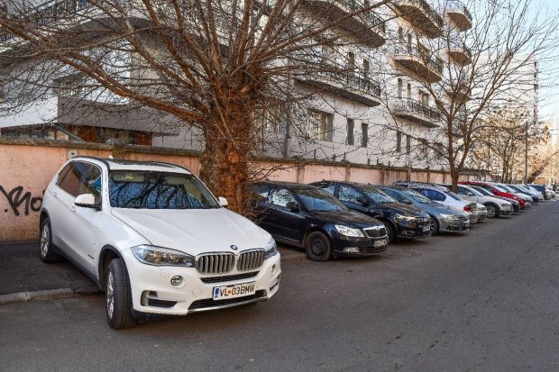 Trotuarele vor fi eliberate de mașinile parcate, într-o zonă importantă din București. Ciprian Ciucu: „Nu stau la discuții”