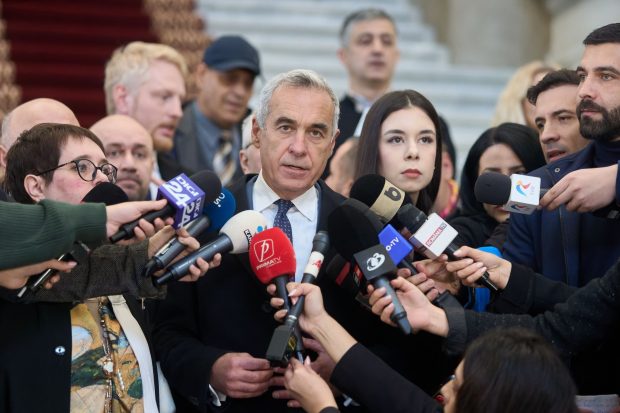 Dacă nu va fi interzis, Călin Georgescu poate câștiga alegerile prezidențiale din România, avertizează Politico
