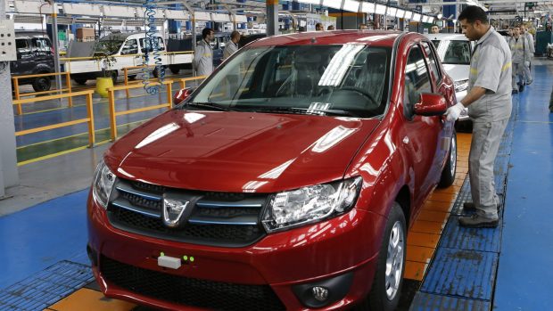 Nou record pentru producția de automobile din România. Câte mașini au fabricat Dacia și Ford Otosan în 2024