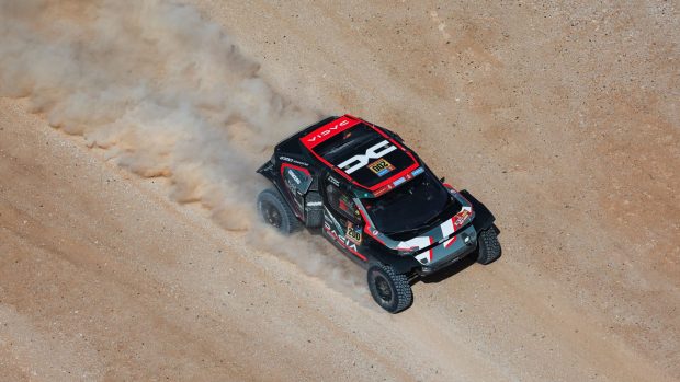 Dacia câștigă prima sa etapă de raliu Dakar din istorie, chiar la prima participare