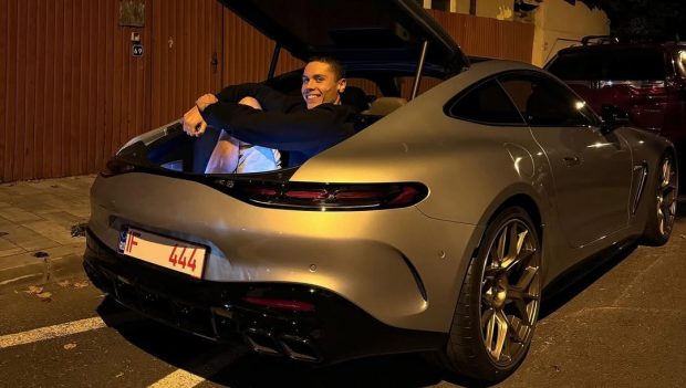 Cum au reacționat celebritățile din România când au auzit că David Popovici și-a cumpărat bolid de 150.000 de euro: „Lumea e bolnavă”
