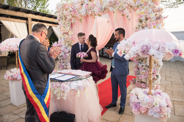 Decorul perfect pentru cununia civilă în aer liber: idei și inspirație