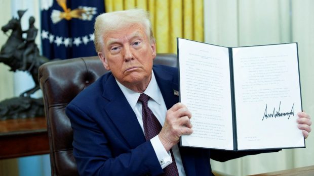 Donald Trump elimină persoanele transgender din armata SUA și îi reintegrează pe soldații care nu s-au vaccinat anti-COVID