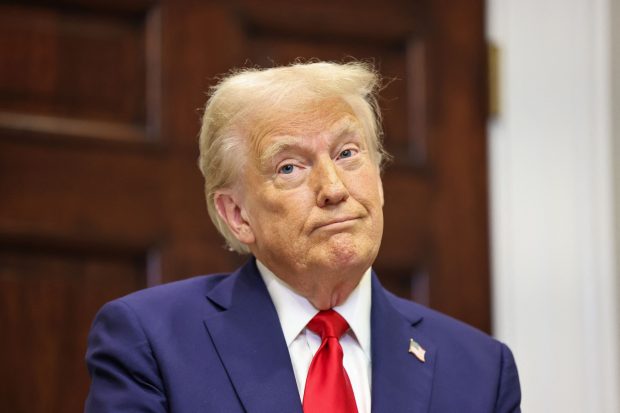 Trump le spune magnaților de la Davos: „Veniți și produceți în America” sau „va trebui să plătiți taxe vamale”. Mesaj dur pentru petroliști