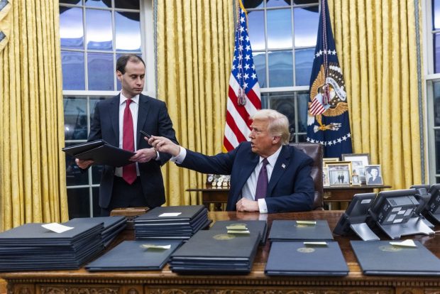 O fetiță a leșinat în timpul discursului lui Donald Trump din Biroul Oval. Ce a făcut apoi președintele american I VIDEO