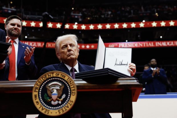 Primul sondaj din mandatul lui Donald Trump: rată de aprobare sub cea a lui Joe Biden și interes redus pentru Groenlanda. Cea mai nepopulară măsură