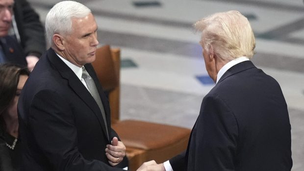 Mike Pence și Donald Trump, prima întâlnire din anul 2021. Ce și-au spus cei doi la funeraliile lui Jimmy Carter 