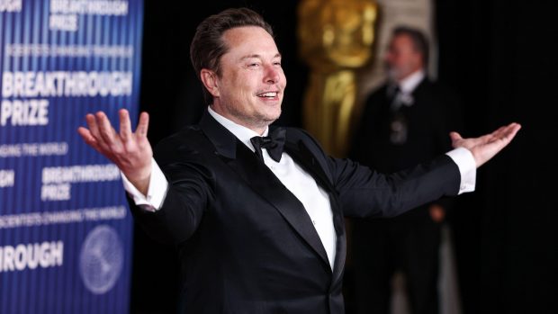 Elon Musk a anunțat că un al treilea pacient Neuralink a primit un implant cu cip în creier