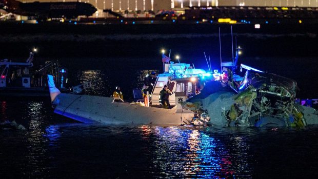 Cine sunt victimele accidentului din Washington, unde un elicopter și un avion cu 60 de pasageri s-au ciocnit în aer