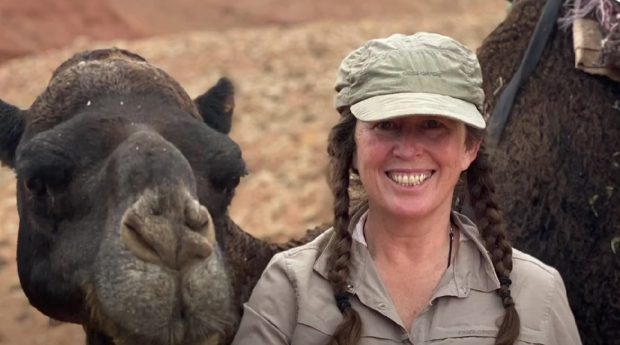 Alice Morrison, exploratoarea modernă care străbate Arabia Saudită pe jos: „Caut provocări, este o aventură uriașă”