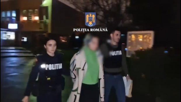 O femeie din București a incendiat o mașină după ce a fost concediată de la un salon de masaj. A fost arestată pentru 30 de zile