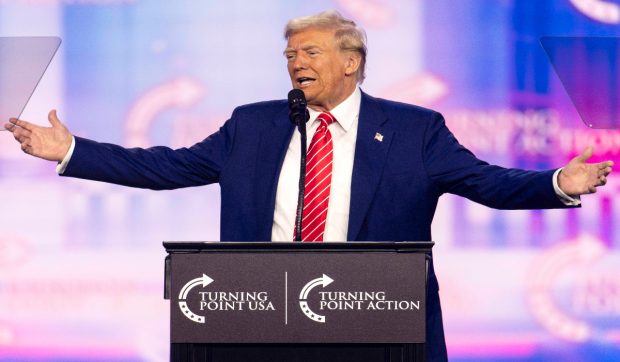 Donald Trump îndeamnă Marea Britanie să renunțe la eoliene și să exploateze petrolul din Marea Nordului