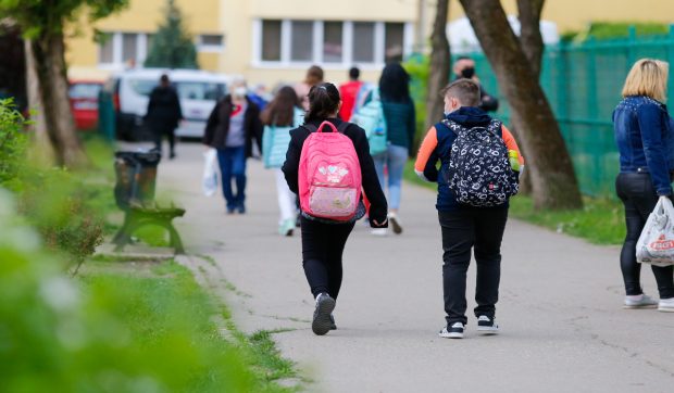 Femeie în scaun cu rotile, tâlhărită de 3 minori în Cluj
