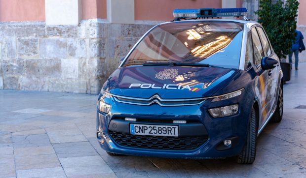 Un român cu 55 de identități false a pus la cale o escrocherie din care a strâns 2.700.000 de euro, în Spania