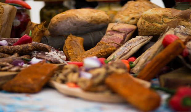 Slănina, sursă bogată de vitamina D. Sfaturi de la un expert pentru consum