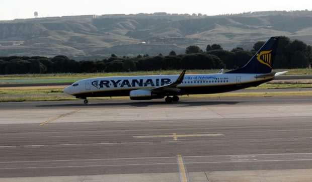 Ryanair cere autorităților europene să limiteze consumul de alcool în aeroporturi la două băuturi per pasager
