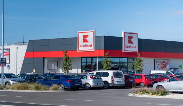 Un bărbat a murit în incinta magazinului Kaufland din Oradea. Echipajul medical a încercat resuscitarea timp de aproape o oră