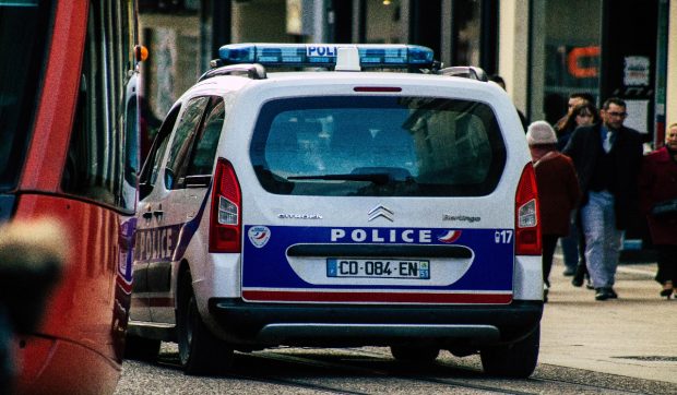 Șofer român de TIR care aducea în țară duba surorii lui, prins cu 2,4 kg de cocaină și 33,5 kg de canabis și condamnat în două zile, în Franța