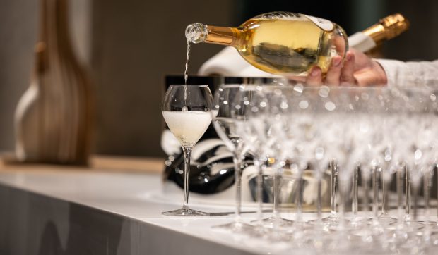 Schimbările climatice transformă sudul Angliei într-un nou paradis pentru vinuri spumante premium, la concurență cu regiunea Champagne
