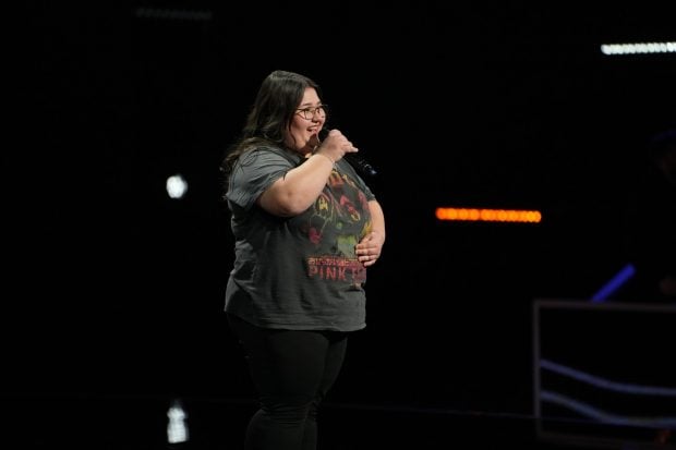 Alexandra, concurenta de la X Factor 2025 care îi cucerește pe jurați încă din prima ediție. „Am mai mers la astfel de concursuri și n-am fost acceptată din cauza felului ȋn care arătam”