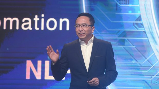 CEO-ul Honor și-a dat demisia din fruntea companiei chineze fără să ofere nici o explicație. Va fi înlocuit de un fost director de la Huawei