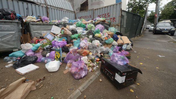 Mii de tone de gunoi abandonate pe străzile din Timișoara. „Cu fiecare sac de gunoi, ne îndepărtăm de imaginea unui oraș european”