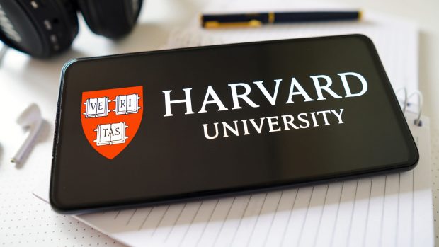 Un român, absolvent de Harvard, critică Bac-ul românesc. Care sunt diferențele față de cel american