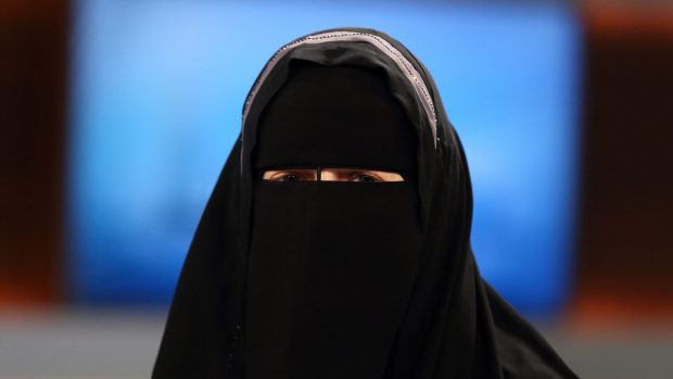 O femeie care nu a fost lăsată să șofeze cu niqab a dat în judecată autoritățile din Berlin