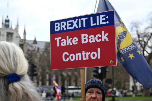 Marea Britanie vrea să adere la un program de liberă circulație pentru tinerii din Europa. Începutul sfârșitului pentru Brexit?