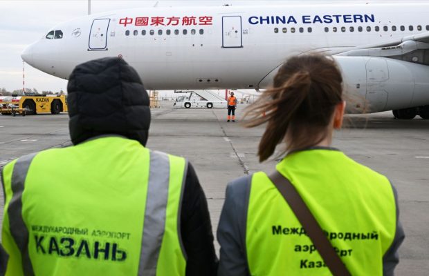 Companiile aeriene chineze își extind zborurile către și dinspre Europa, pe fondul evitării spațiului aerian rusesc de companiile europene
