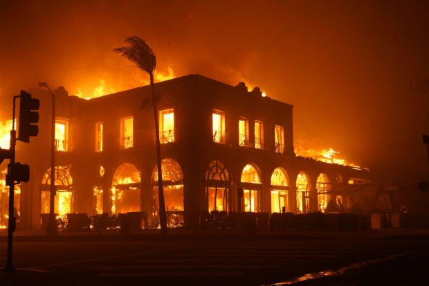 Pagubele provocate de incendiul devastator din California. „Ar putea deveni cel mai grav din istoria modernă”
