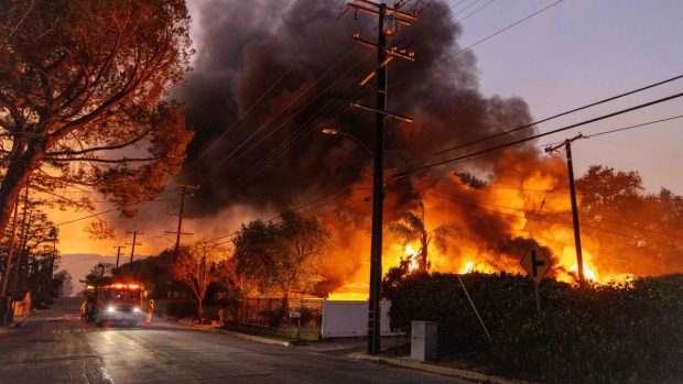 Consulatul României la Los Angeles și-a reluat activitatea. „Nu sunt  excluse noi avertismente de evacuare”