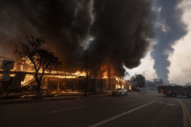 Imaginile dezastrului lăsat în California de incendiile de vegetație care încă pârjolesc suburbiile Los Angelesului. Malibu este de nerecunoscut