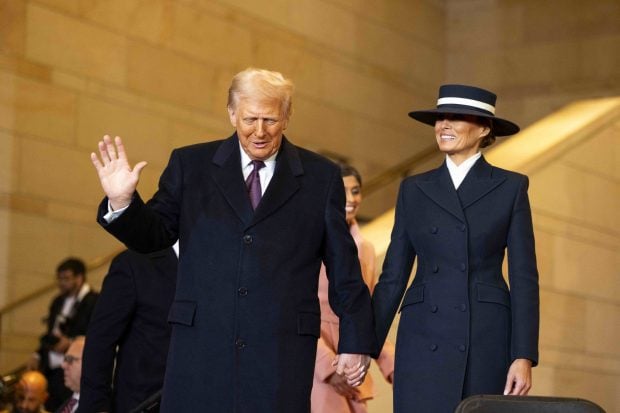 Ținuta purtată de Melania Trump la învestirea lui Donald Trump, sub lupa unui fost concurent de la „Românii au talent”: „Amintește de…”