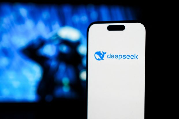 Chinezii, prinși că au făcut propagandă de stat pentru DeepSeek înainte de crahul bursier din America. OpenAI acuză firma că a furat de la ChatGPT