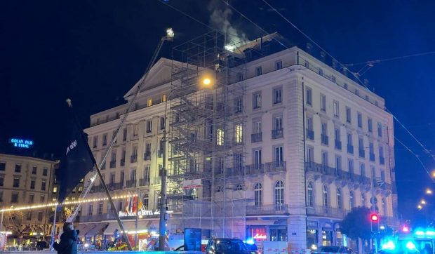 Incendiu în cel mai vechi hotel de lux din Elveţia, considerat reper al oraşului Geneva
